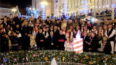 Photo of Zagreb: Upaljena prva adventska svijeća