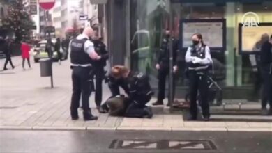 Photo of SKANDAL! Njemačka: Policija muslimanki stavila lisice zbog ne nošenja maske