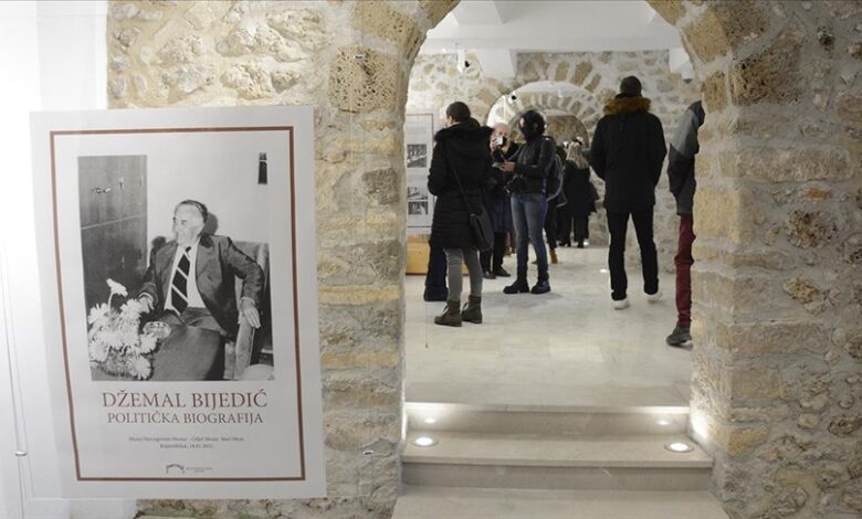 Izložbom “Politička biografija“ obilježena 44. godišnjica smrti Džemala Bijedića Izložbom “Politička biografija“ obilježena 44. godišnjica smrti Džemala Bijedića