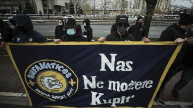 Photo of Sarajevo: Bh. navijači okupili se da iskažu nezadovoljstvo imenovanjem Peteva za selektora