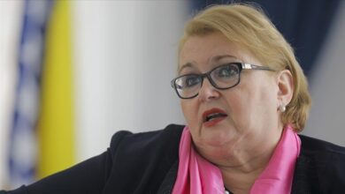 Photo of BiH: Bisera Turković osudila uništavanje zastave Evropske unije u Sarajevu