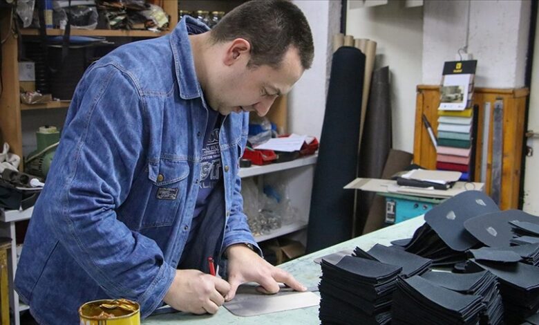 Banjalučaninu Aureliju Ševčuku kožarski zanat ”ušao u krv” Banjalučaninu Aureliju Ševčuku kožarski zanat ”ušao u krv”