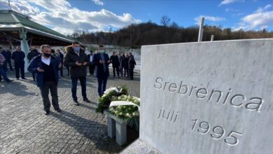 Photo of Potočari: Čelnici probosanskih stranaka odali počast žrtvama genocida u Srebrenici