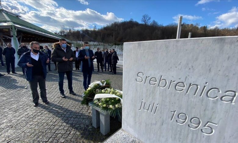 Potočari: Čelnici probosanskih stranaka odali počast žrtvama genocida u Srebrenici
