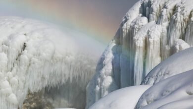 Photo of Polarna hladnoća u SAD-u zaledila i slapove Niagare