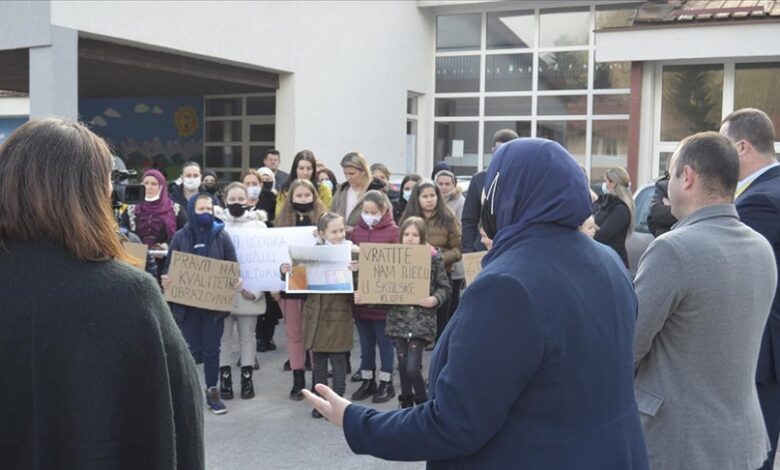 Protest roditelja djece koja pohađaju područnu školu u Potočarima