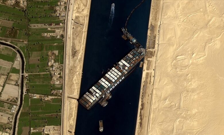 Satelitski snimci pokazuju zaglavljeni kontejnerski brod u Sueskom kanalu