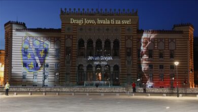 Photo of BiH: Povodom smrti generala Jovana Divjaka na sarajevskoj Vijećnici upriličena projekcija