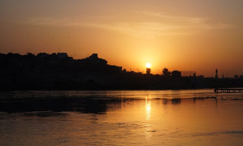 Irak: Zalazak sunca iznad Tigrisa u Mosulu