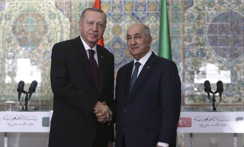 Erdogan razgovarao s alžirskim kolegom Tebbouneom, jedna od tema dešavanja u Tunisu
Erdogan razgovarao s alžirskim kolegom Tebbouneom, jedna od tema dešavanja u Tunisu Erdogan razgovarao s alžirskim kolegom Tebbouneom, jedna od tema dešavanja u Tunisu
Erdogan razgovarao s alžirskim kolegom Tebbouneom, jedna od tema dešavanja u Tunisu