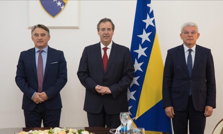 Komšić i Džaferović sastali se s državnim sekretarom Ministarstva vanjskih poslova Njemačke Komšić i Džaferović sastali se s državnim sekretarom Ministarstva vanjskih poslova Njemačke