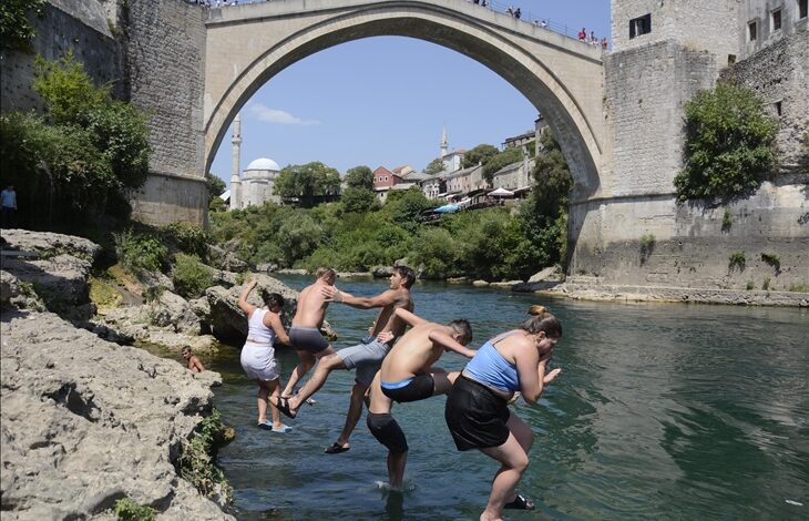 I turisti se kupaju u Neretvi