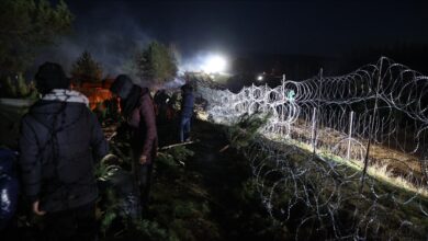 Photo of Poljska policija tvrdi da su ih na granici napali migranti