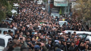 Photo of Zapadna obala: Hiljade ljudi na sahrani mladog Palestinca kojeg su ubile izraelske snage 
                            
                                Zapadna obala: Hiljade ljudi na sahrani mladog Palestinca kojeg su ubile izraelske snage