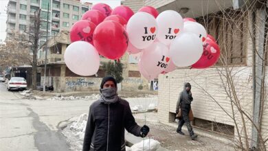 Photo of Bivši afganistanski vojnik Shirzai prodaje balone na ulici