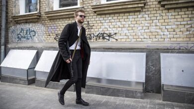 Photo of Najmlađi ukrajinski zastupnik u odijelu s oružjem u odbrani Kijeva 
 Najmlađi ukrajinski zastupnik u odijelu s oružjem u odbrani Kijeva