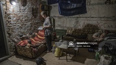 Photo of Nadja, koja je bila beskućnica u ruskom napadu u Ukrajini, sa suprugom se sklonila u podrum susjednog stana.