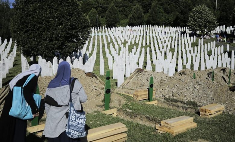 Dženaza žrtvama genocida: Porodice od jutarnjih sati pristižu u Potočare