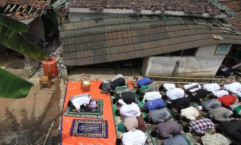 Nakon zemljotresa: Džuma-namaz, molitva muslimana petkom, među ruševinama u Indoneziji