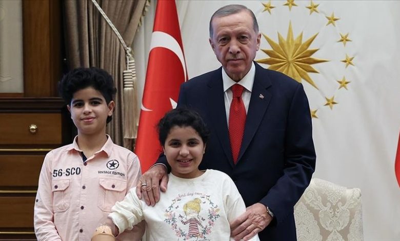 Erdogan primio dječaka i djevojčicu iz Gaze koji se liječe u Turkiye nakon ranjavanja u izraelskom napadu Erdogan primio dječaka i djevojčicu iz Gaze koji se liječe u Turkiye nakon ranjavanja u izraelskom napadu
