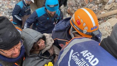 Photo of Osmijeh na licu djevojke izvučene ispod ruševina 34 sata nakon zemljotresa