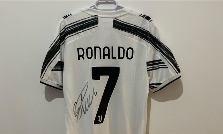Demiral prodaje potpisane dresove Ronalda, Bonuccija i Dybale za žrtve zemljotresa u Turkiye Demiral prodaje potpisane dresove Ronalda, Bonuccija i Dybale za žrtve zemljotresa u Turkiye