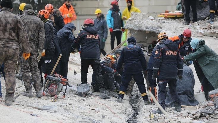 Broj poginulih u snažnim zemljotresima u Turkiye povećan na 7.108
