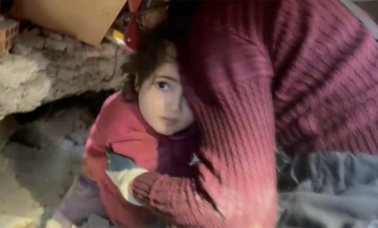 Rudari spasili petogodišnju djevojčicu ispod ruševina u Hatayu