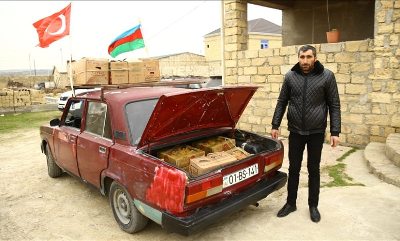 Azerbejdžanac sa dotrajalim automobilom inspiriše milione na pomoć žrtvama zemljotresa u Turkiye