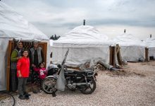 Photo of Turkiye: Žrtve zemljotresa u kampu pokušavaju zaboraviti teške dane