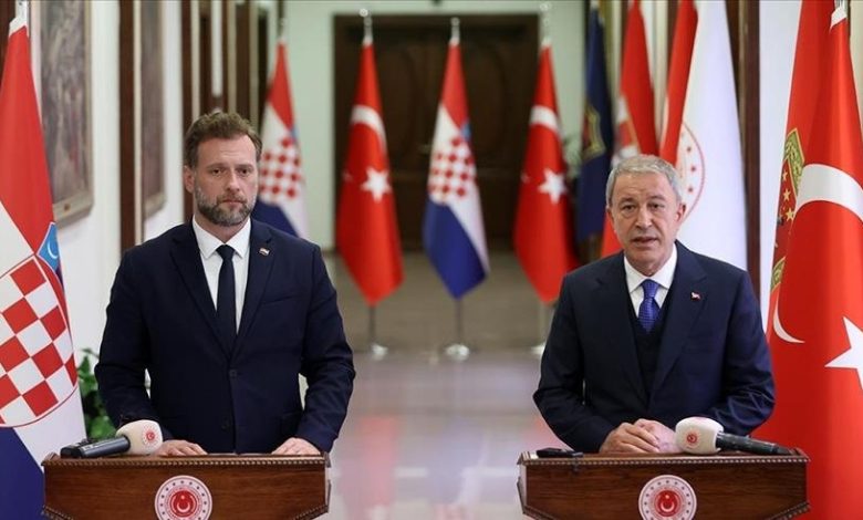 Turski i hrvatski ministri odbrane razgovarali o odbrambenim i sigurnosnim pitanjima Turski i hrvatski ministri odbrane razgovarali o odbrambenim i sigurnosnim pitanjima