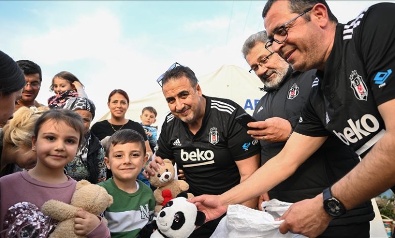 Igračke prikupljene na stadionu Besiktasa stigle u ruke mališana u Hatayu