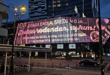 Photo of Romantična poruka na displeju u centru Sarajeva: Turčin na originalan način čestitao rođendan supruzi Emini