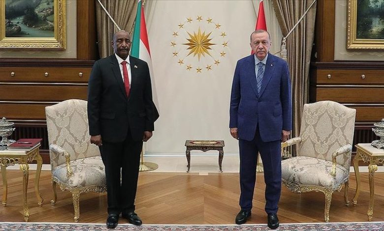 Erdogan razgovarao sa zapovjednikom sudanske armije Al-Burhanom 
 Erdogan razgovarao sa zapovjednikom sudanske armije Al-Burhanom