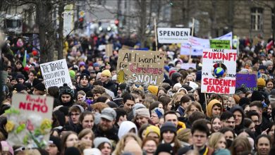 Photo of Njemački klimatski aktivisti blokirali ulice u Berlinu i Kelnu
                            
                                Njemački klimatski aktivisti blokirali ulice u Berlinu i Kelnu