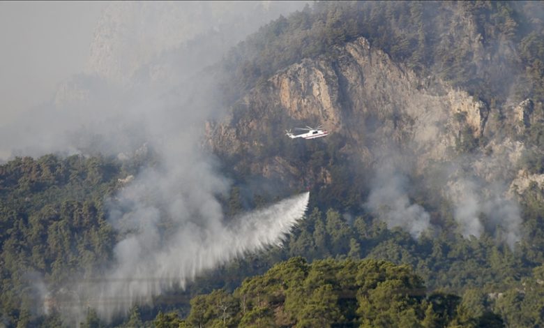 Turkiye: Vatrogasne ekipe na terenu i dalje se bore sa šumskim požarima u Kemeru