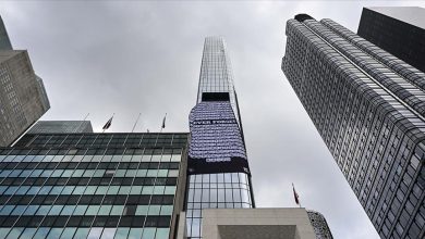 Photo of Povodom sedme godišnjice pokušaja puča: Fotografije i imena žrtava na platnu na Turskoj kući u New Yorku