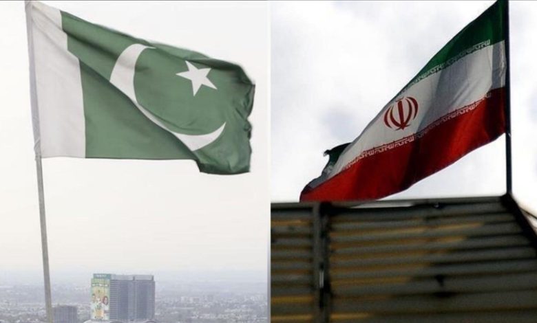 Iran i Pakistan žele razvijati saradnju u oblasti odbrane i sigurnosti 
 Iran i Pakistan žele razvijati saradnju u oblasti odbrane i sigurnosti