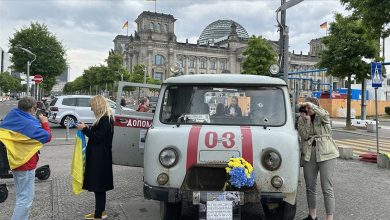 Photo of Njemačka: Ispred Bundestaga izloženo vozilo hitne pomoći oštećeno u ratu u Ukrajini 
 Njemačka: Ispred Bundestaga izloženo vozilo hitne pomoći oštećeno u ratu u Ukrajini