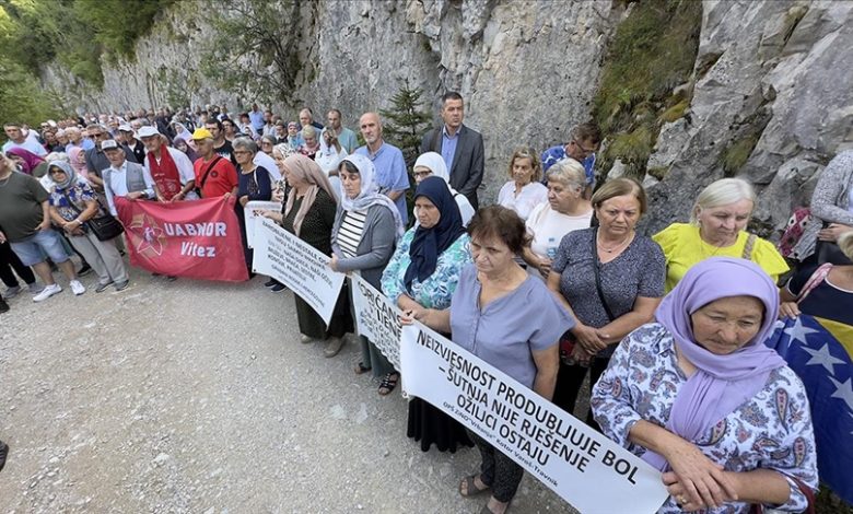 Obilježena 31. godišnjica svirepog strijeljanja 224 logoraša na Korićanskim stijenama Obilježena 31. godišnjica svirepog strijeljanja 224 logoraša na Korićanskim stijenama
