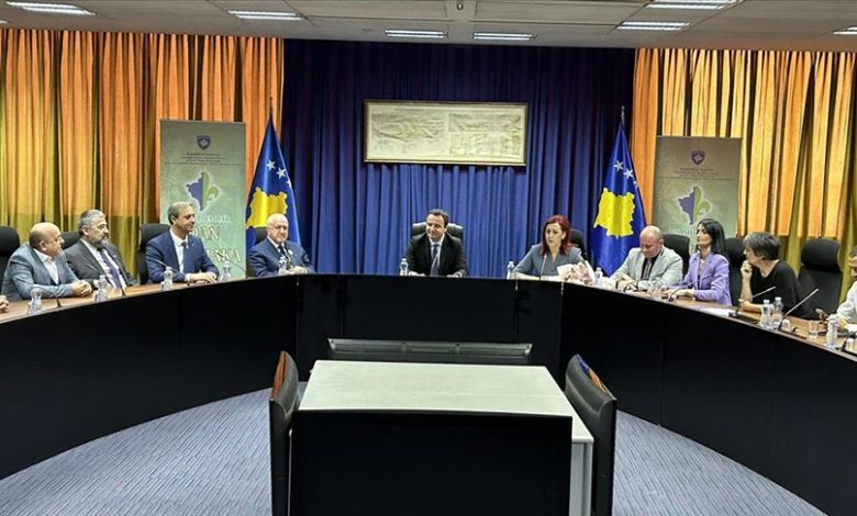 Vlada Kosova okruglim stolom obilježila Dan Bošnjaka 
 Vlada Kosova okruglim stolom obilježila Dan Bošnjaka