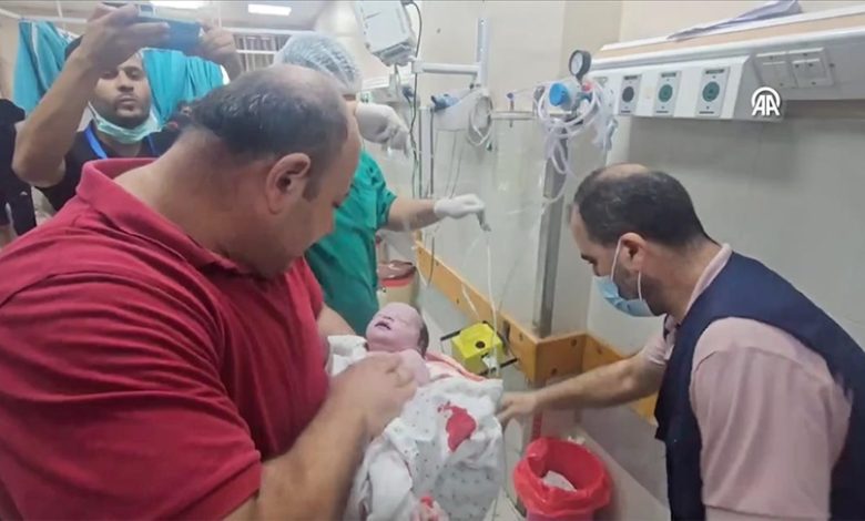 Palestinski ljekari spasili bebu trudnice koja je ubijena u izraelskim napadima Palestinski ljekari spasili bebu trudnice koja je ubijena u izraelskim napadima