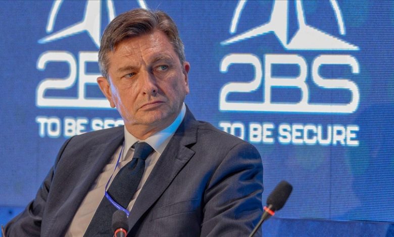 Pahor: Ako se ispostavi da iza događaja na sjeveru Kosova stoji Srbija, to bi bio znak da ostaje u sferi Moskve 
 Pahor: Ako se ispostavi da iza događaja na sjeveru Kosova stoji Srbija, to bi bio znak da ostaje u sferi Moskve