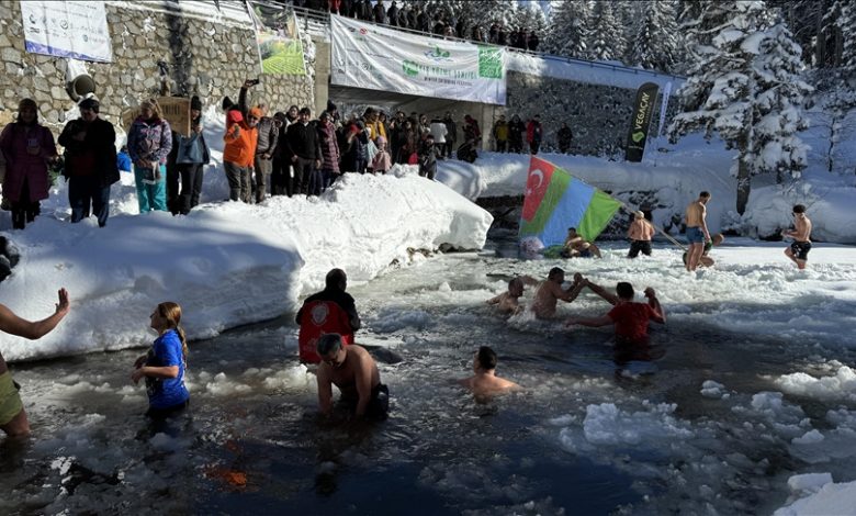 Turkiye: Zaplivali u ledenom jezeru na nadmorskoj visini od 1.700 metara