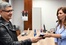 Photo of Državljanin Kazahstana prva osoba sa statusom izbjeglice koja je dobila pasoš u Srbiji