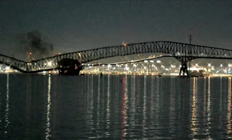 SAD: Brod udario u most u Baltimoreu i srušio ga, više vozila palo u rijeku
