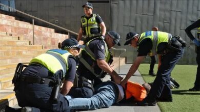 Photo of Australija: Nakon što je izboden biskup u crkvi u Sydneyu optuženo pet tinejdžera
