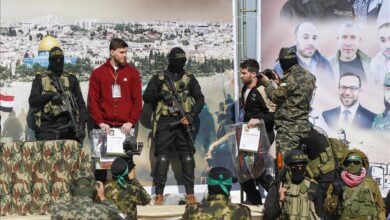 Photo of Palestinske grupe predale tri izraelska zarobljenika u sklopu sporazuma o razmjeni u Gazi