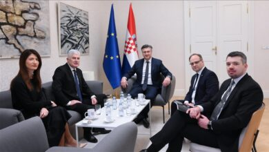 Photo of Plenković i Čović razgovarali o evropskom putu BiH
                            
                                Plenković i Čović razgovarali o evropskom putu BiH