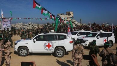 Photo of Oslobođeni palestinski zatvorenici stigli na jug Pojasa Gaze
                            
                                Oslobođeni palestinski zatvorenici stigli na jug Pojasa Gaze